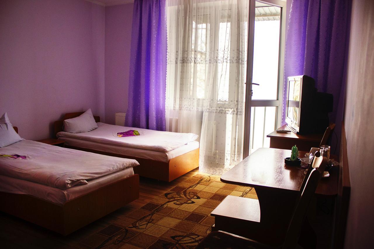 Hotel Confort Drochia Bagian luar foto
