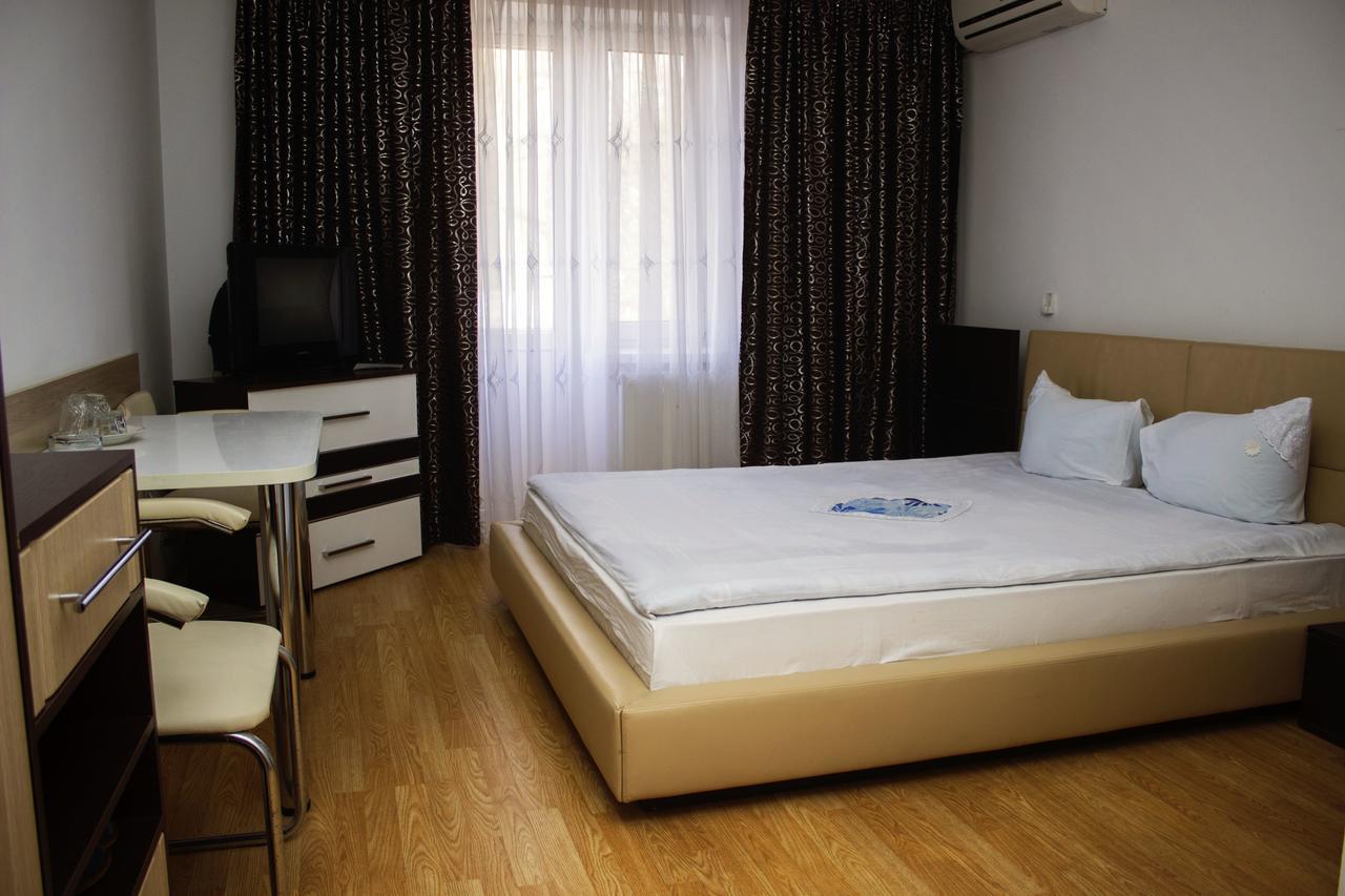 Hotel Confort Drochia Bagian luar foto