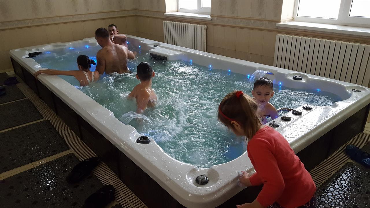 Hotel Confort Drochia Bagian luar foto
