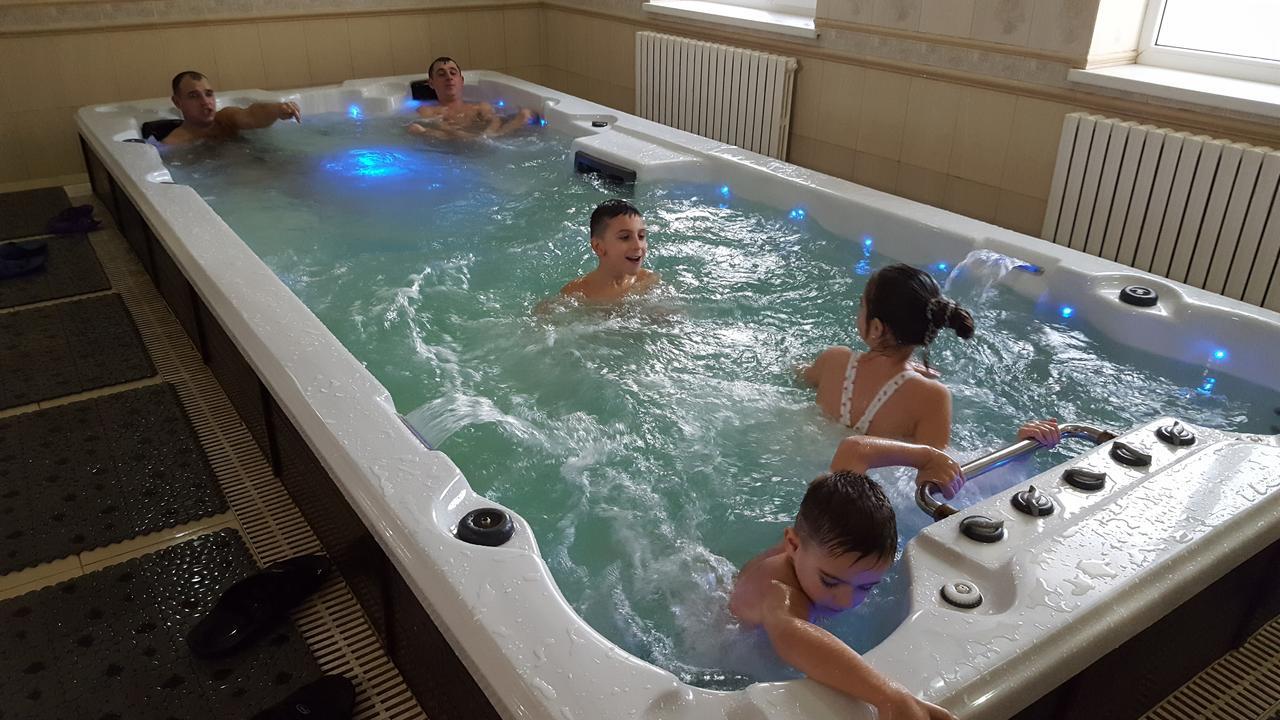Hotel Confort Drochia Bagian luar foto