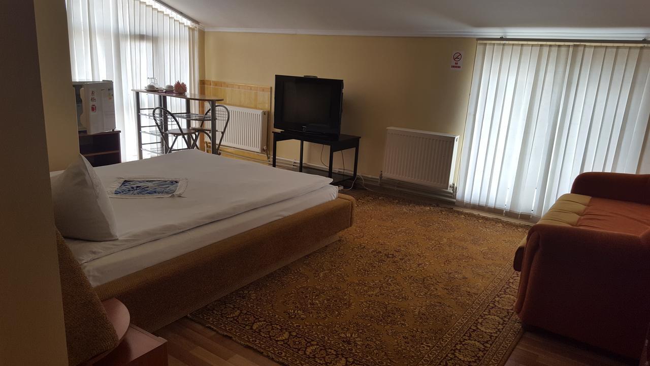 Hotel Confort Drochia Bagian luar foto
