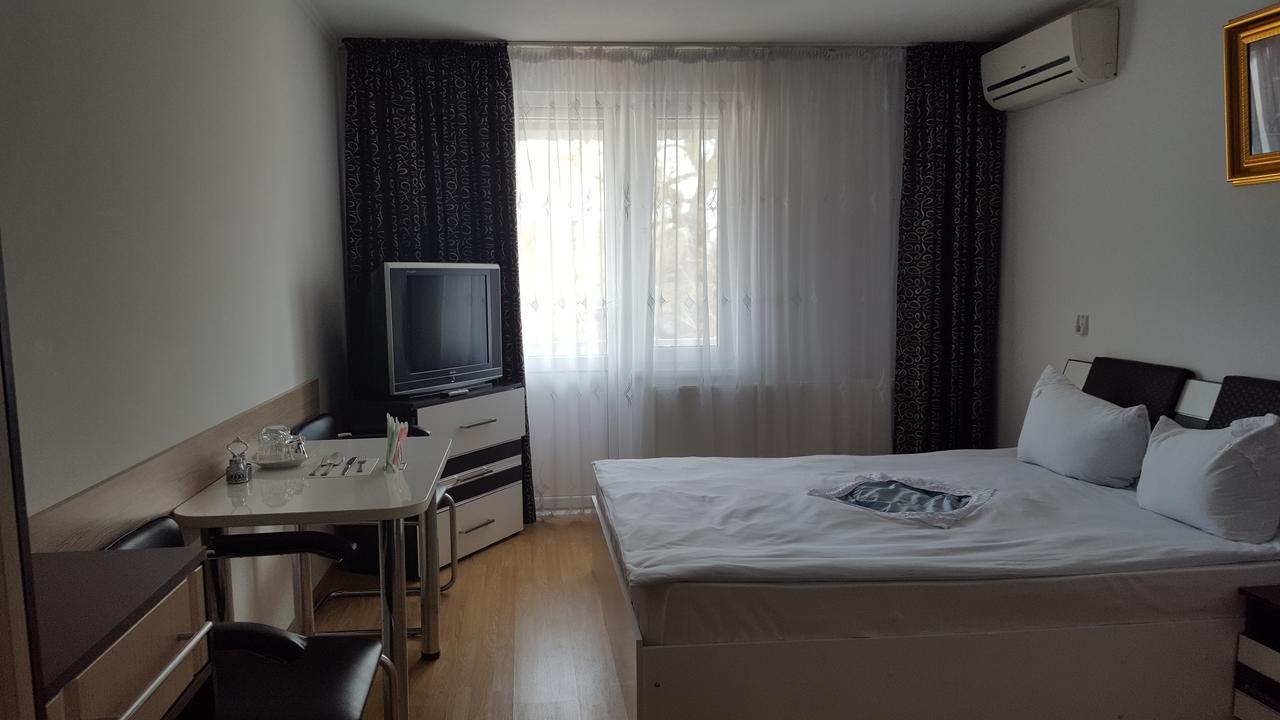 Hotel Confort Drochia Bagian luar foto