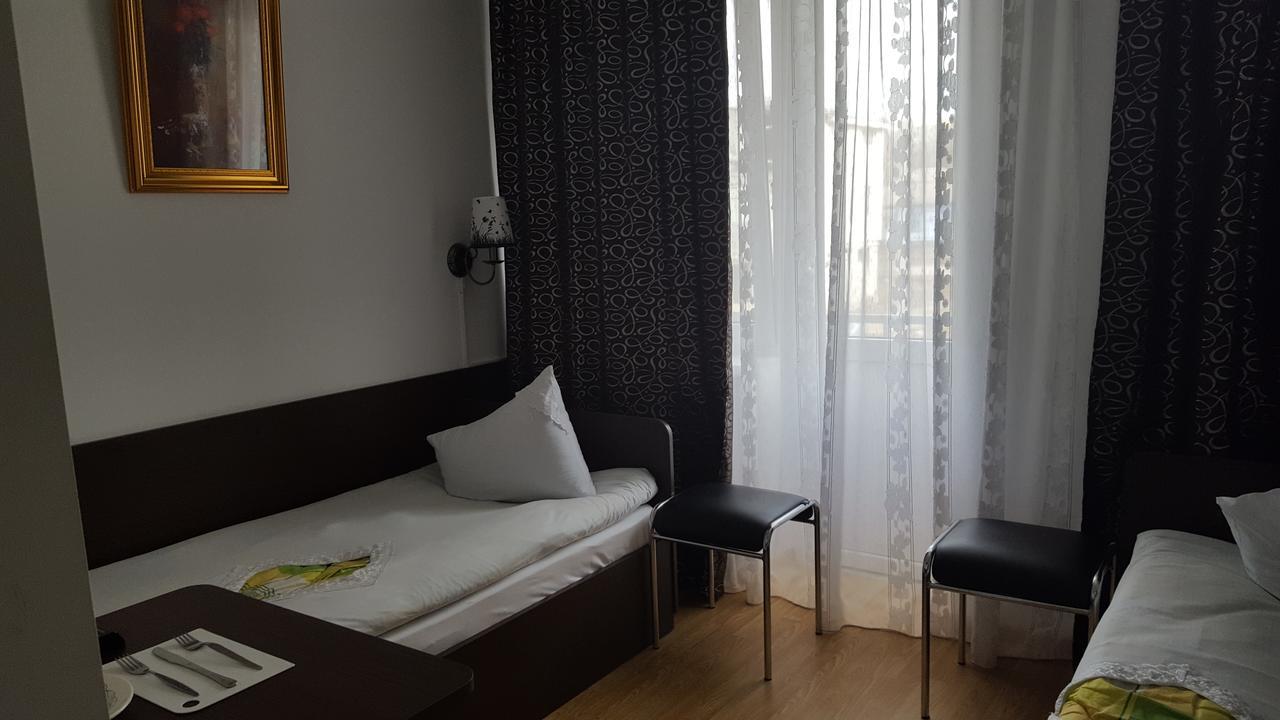 Hotel Confort Drochia Bagian luar foto