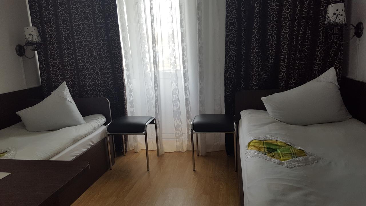 Hotel Confort Drochia Bagian luar foto
