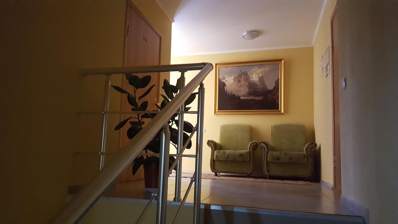 Hotel Confort Drochia Bagian luar foto